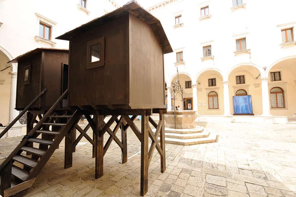 Owanto, Let them dream their own dreams (Installation view at La Biennale di Venezia), 2001. Wood, straw and mixed media, 618 × 393 × 380cm. Images courtesy of the artist.